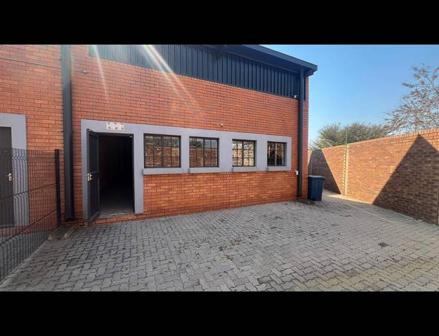 270M² WAREHOUSE TO LET IN N4 GATEWAY INDUSTRIAL PARK
